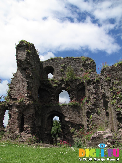 SX07588 Abergavenny Castle Main Tower